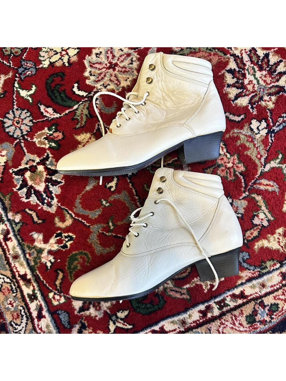 Vintage 80s/90s Danexx Cream Leather Ankle Boots w/ Small Heel